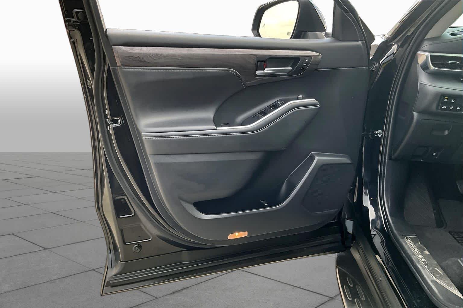 Used 2022 Midnight Black Metallic Toyota Platinum image 22