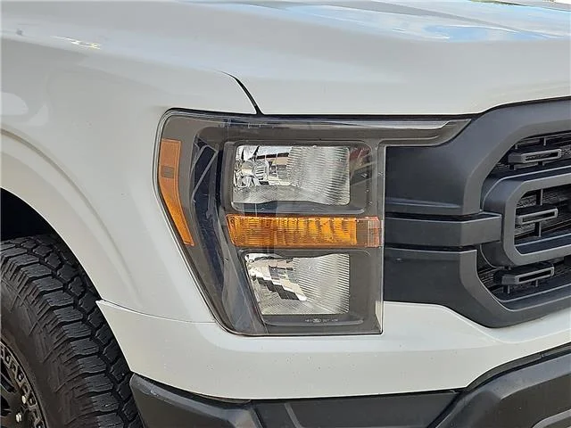 Used 2023 Oxford White Ford XL 4x4 SuperCrew Cab 5.5 ft. box 145 in. WB image 5