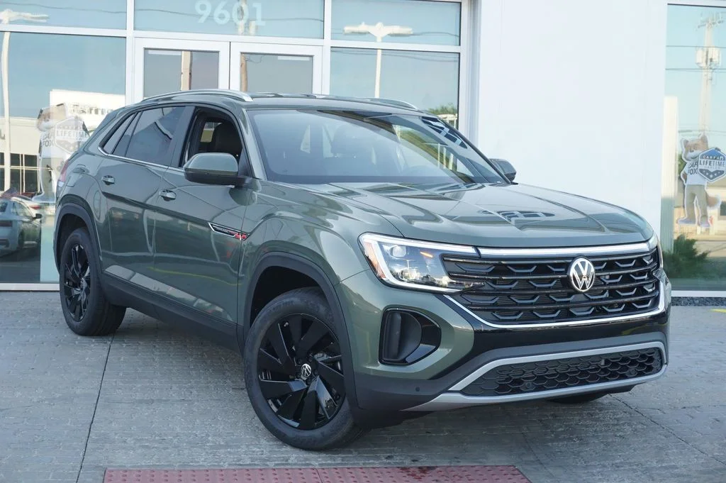New 2026 Green Volkswagen 2.0T SE w/Technology image 3