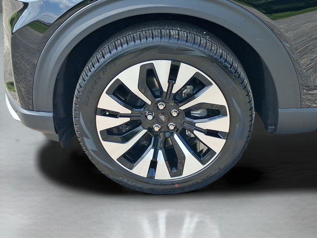 New 2026 Black Ford Platinum image 9