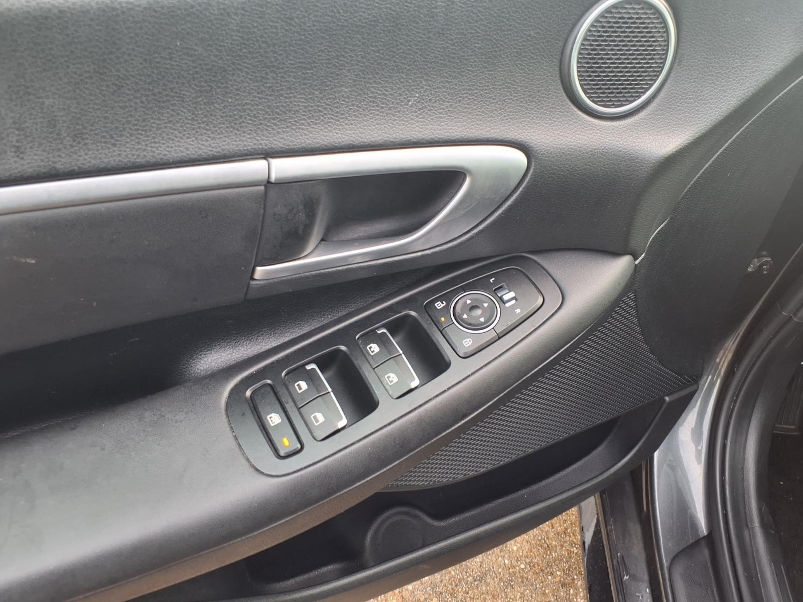 2025 Hyundai Sonata photo 17 of 25