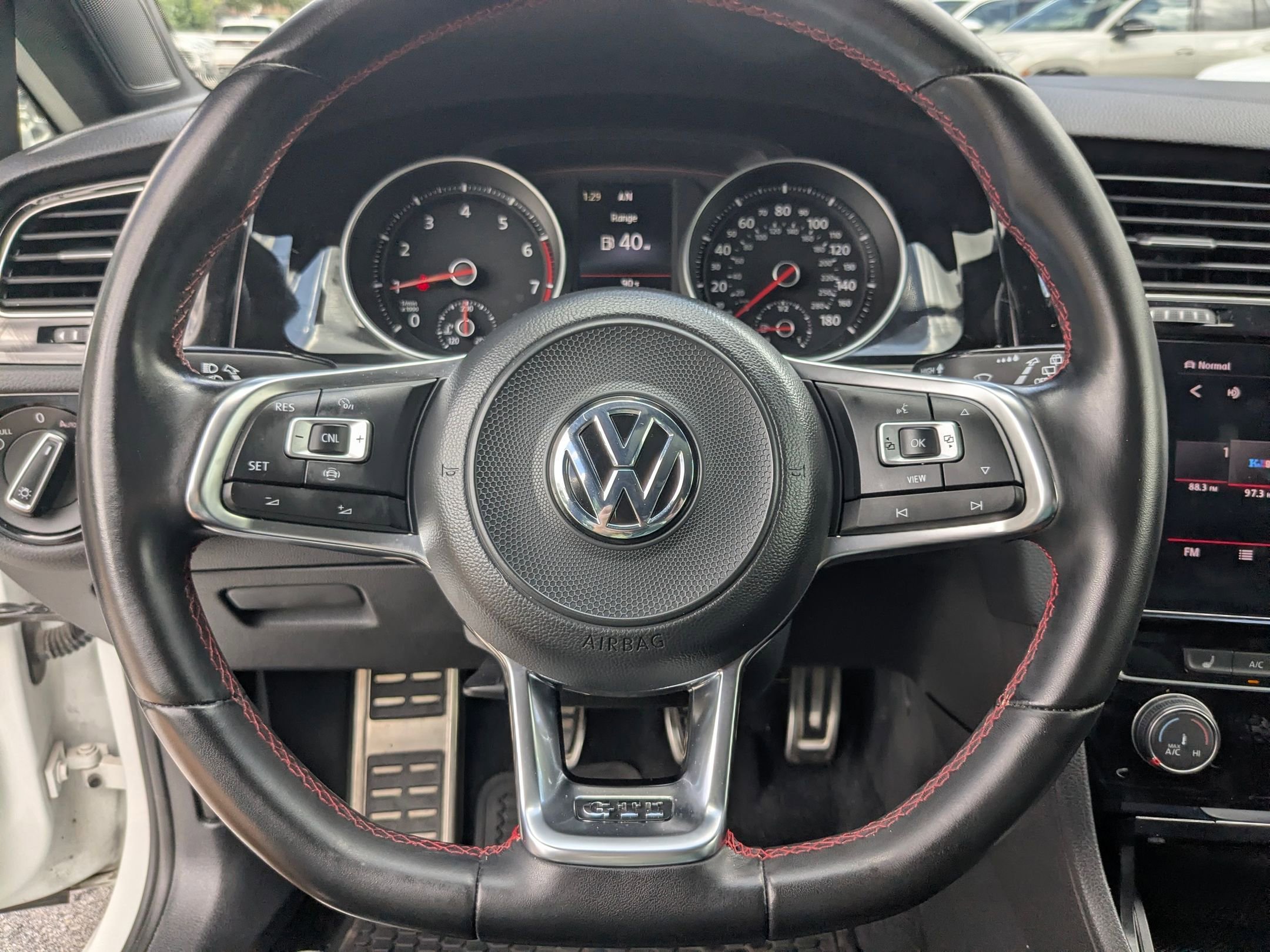 Used 2020 Pure White Volkswagen 2.0T SE image 14