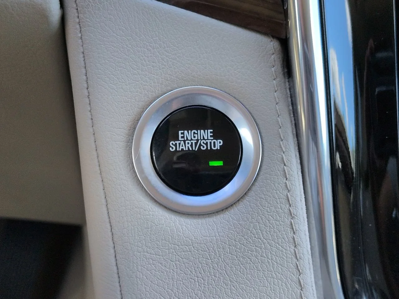 Used 2017 Crystal White Tricoat Cadillac Premium Luxury image 31