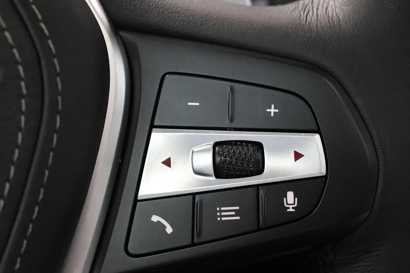 Certified Used 2026 Alpine White BMW sDrive40i image 19