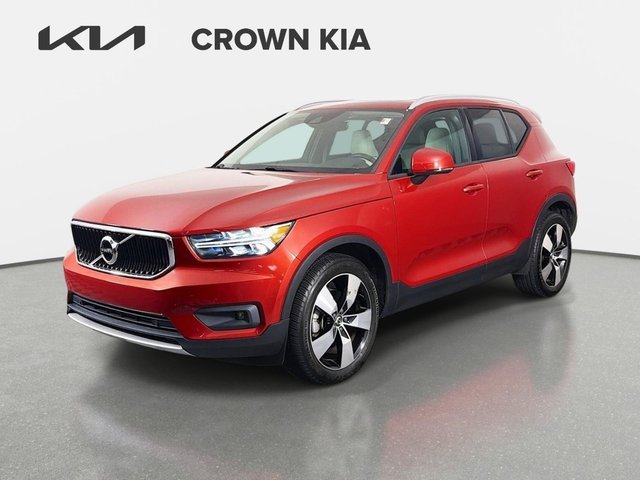 2021 Volvo XC40 Momentum