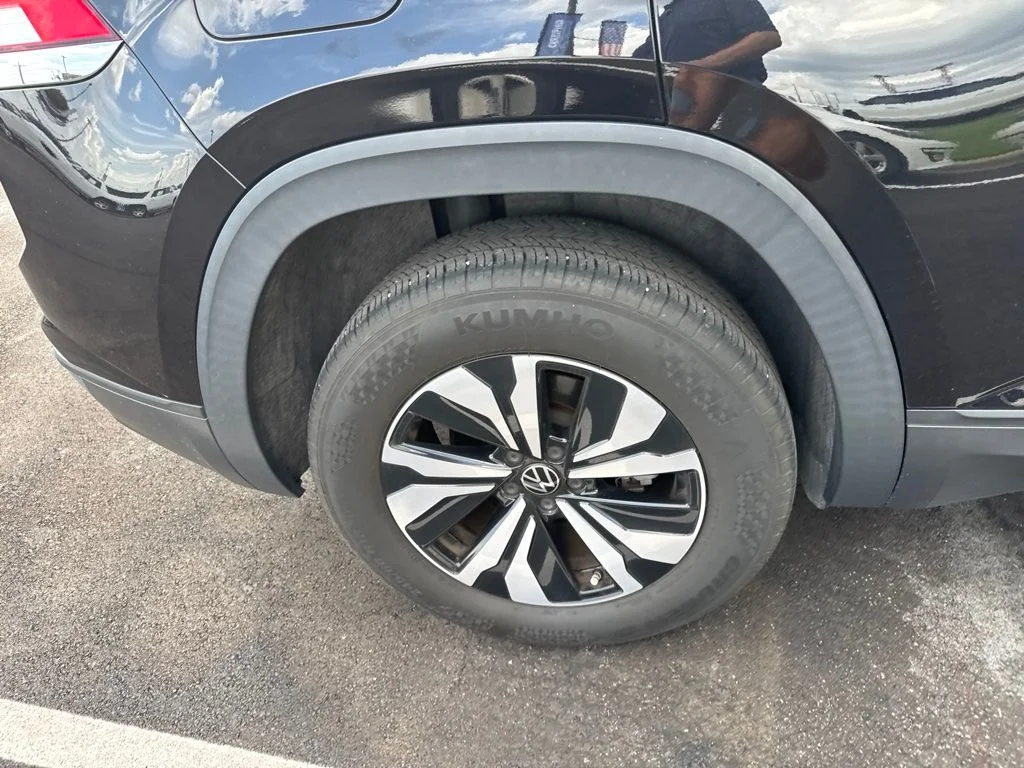 Certified Used 2024  Volkswagen 2.0T SE image 18
