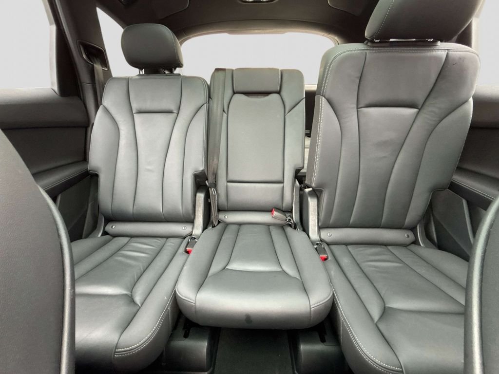Used 2025  Audi 55 Premium Plus image 9