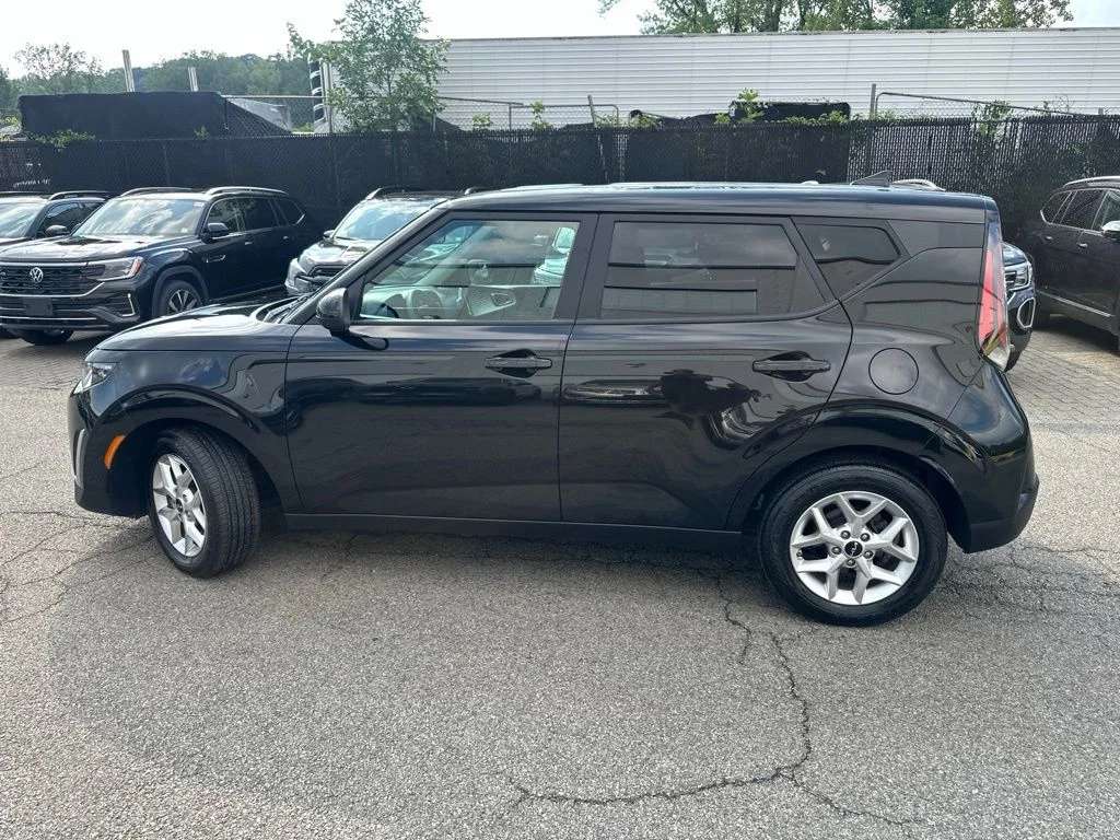 Used 2023 Black Kia LX image 3