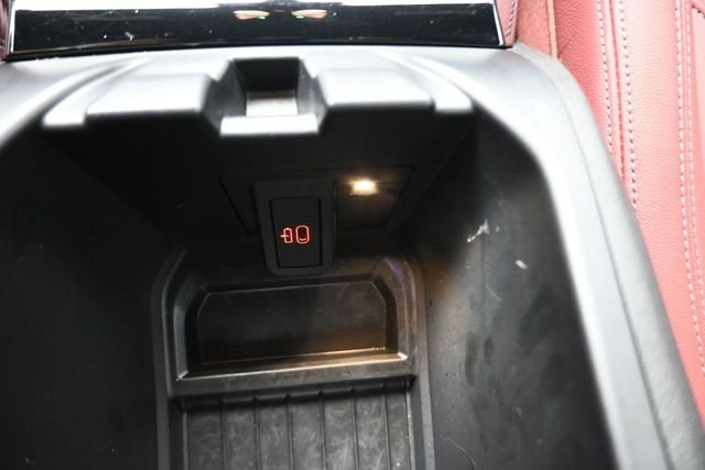 Used 2024 Black BMW xDrive30i image 3