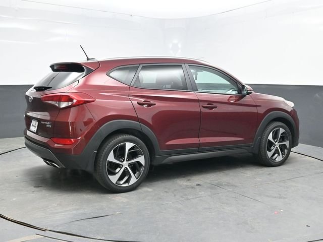 Used 2016 Red Hyundai Sport image 7