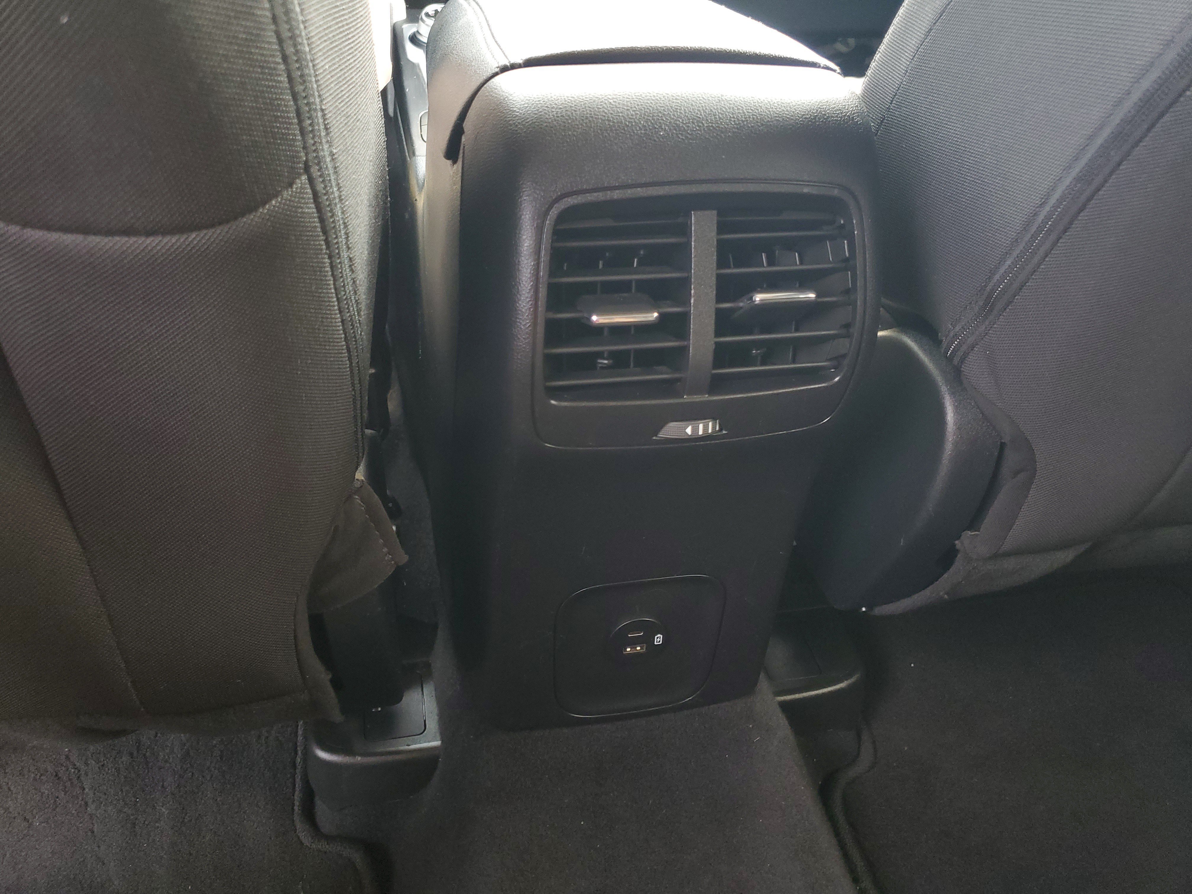 Used 2022 Silver Ford SE image 11