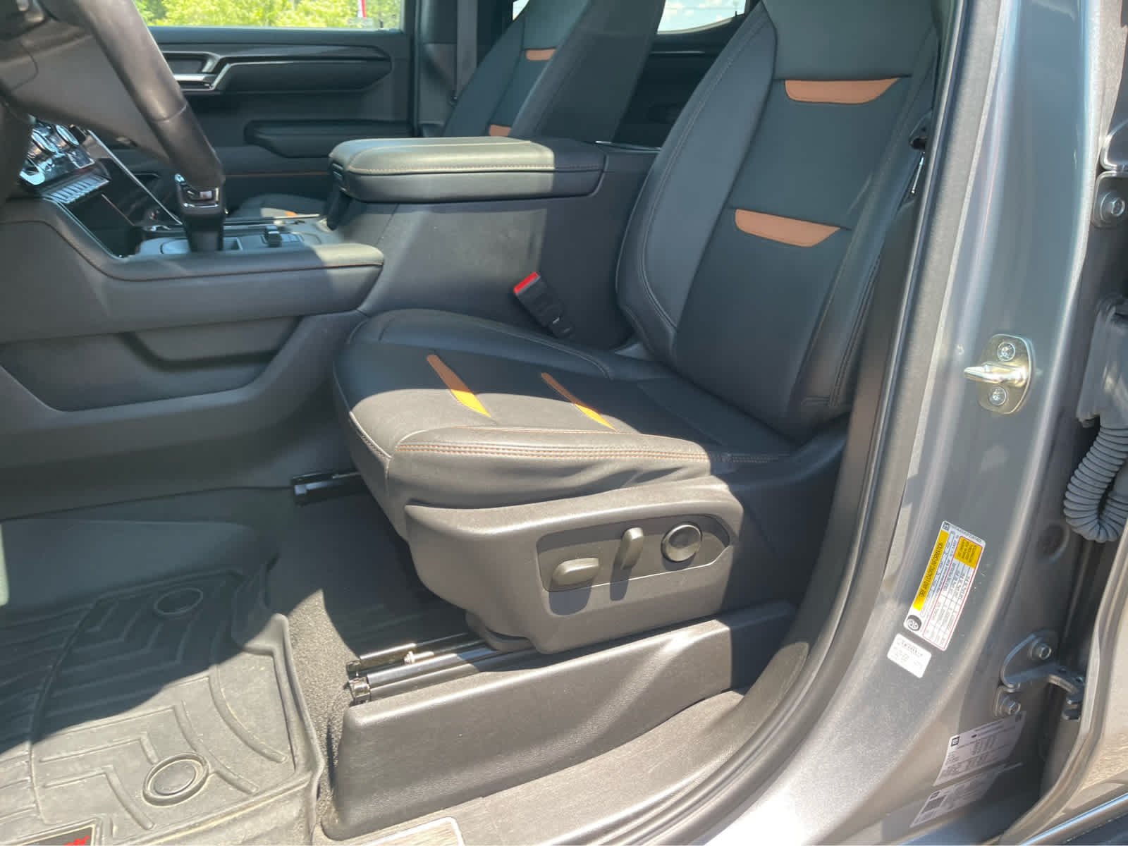 Used 2023 Sterling Metallic GMC AT4 image 13