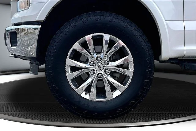 Used 2015 White Platinum Tri-Coat Metallic Ford Lariat image 34