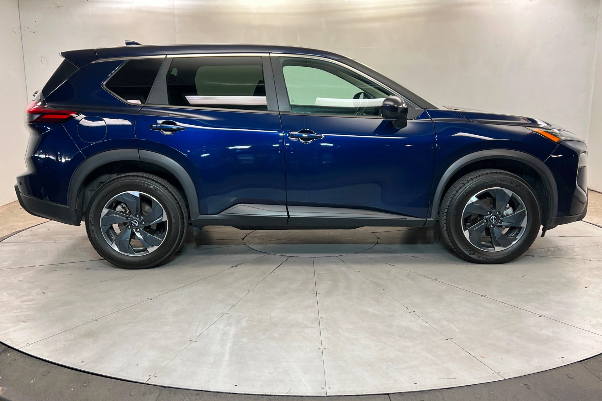 Used 2024 Deep Ocean Blue Pearl Nissan SV image 7