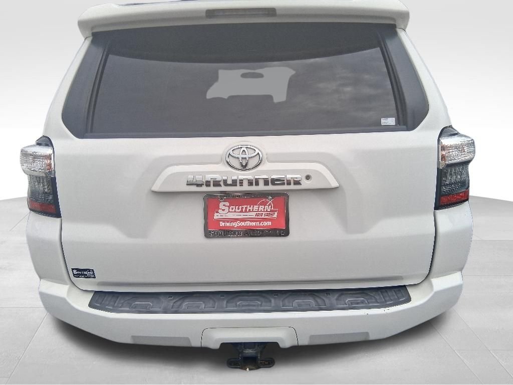 Used 2019 White Toyota SR5 image 7