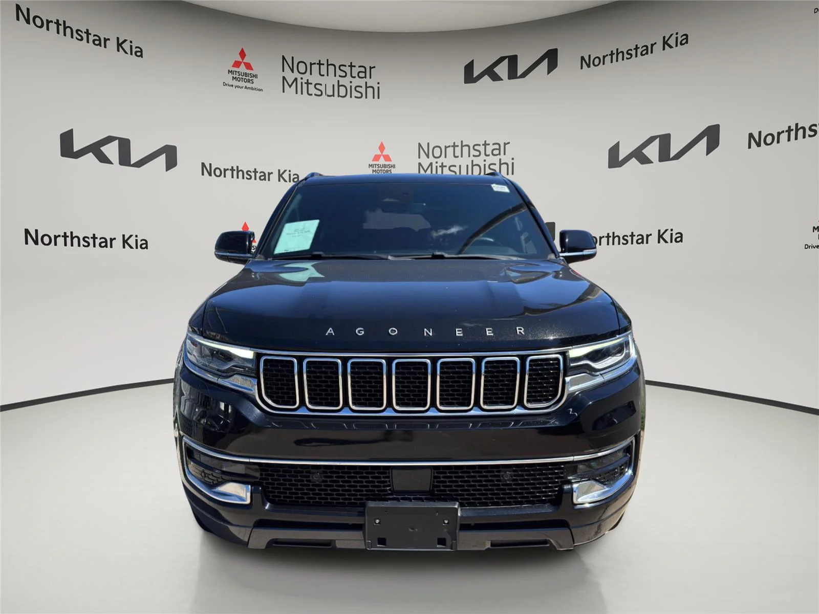 Used 2022 Diamond Black Crystal Pearlcoat Jeep Series II image 6