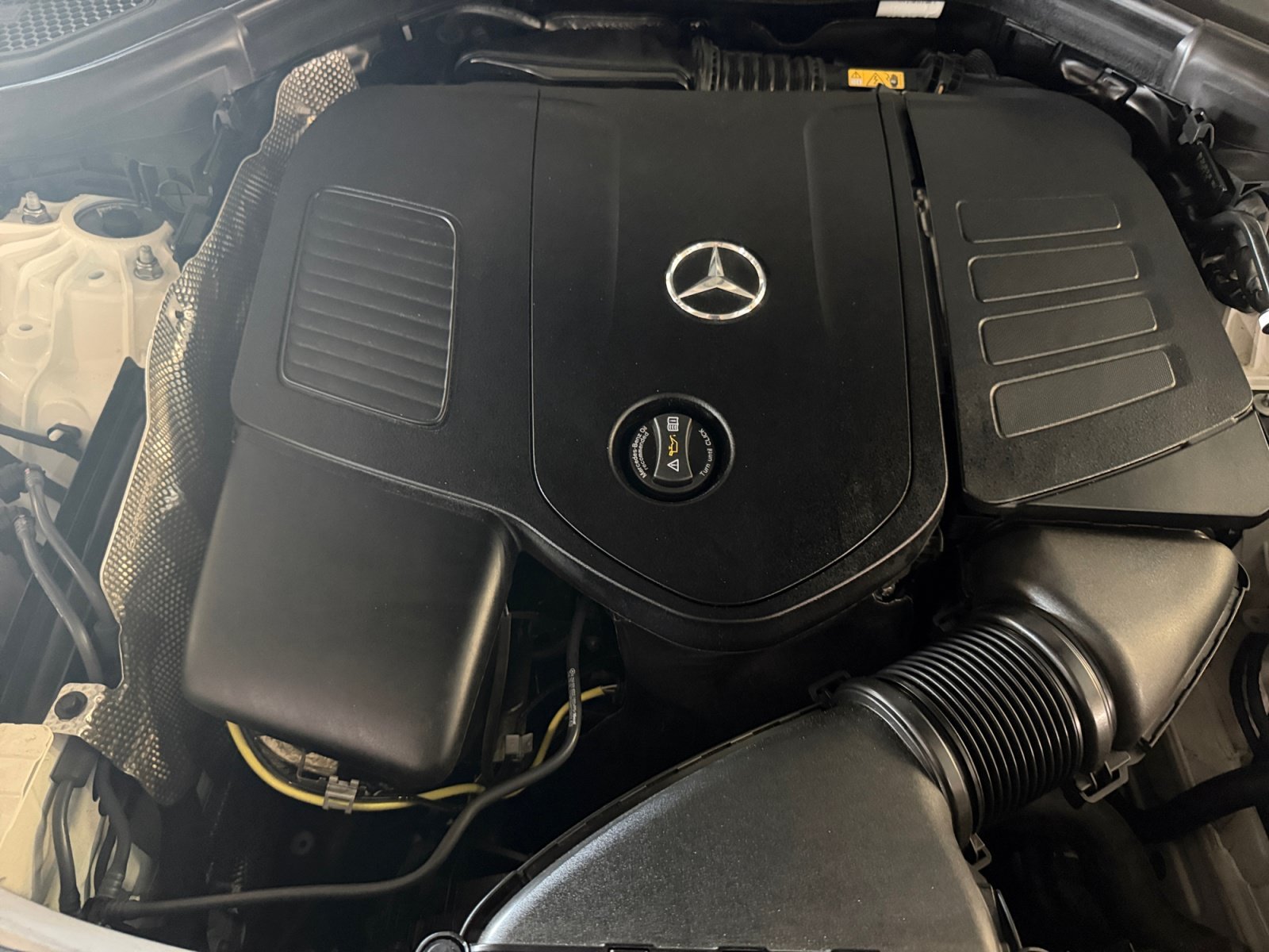 Certified Used 2026 Polar White Mercedes-Benz GLC 300 image 20