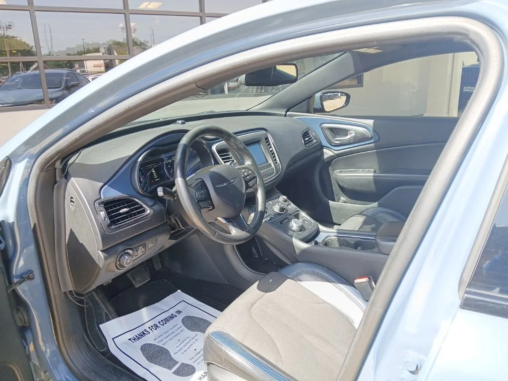 Used 2015 White Chrysler S image 4