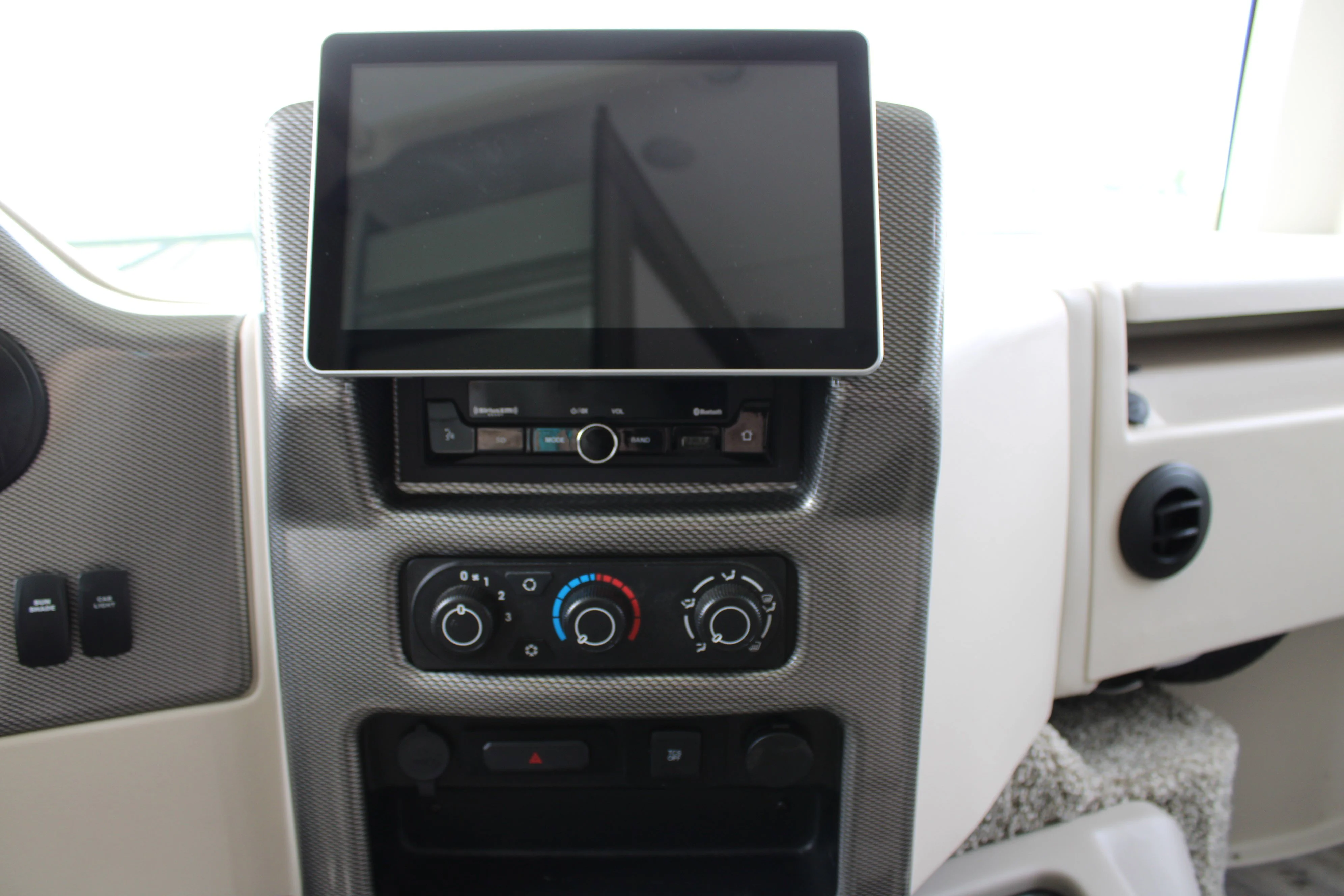 Used 2023 White Ford  image 25