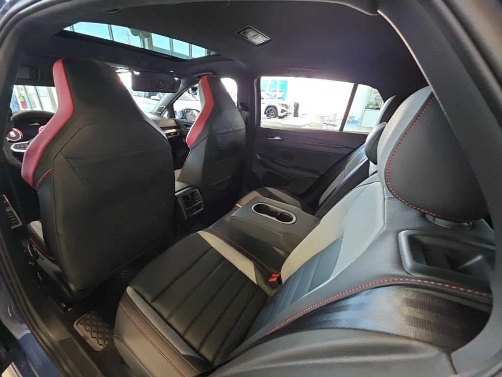 2025 Volkswagen Golf GTI SE - Photo 30