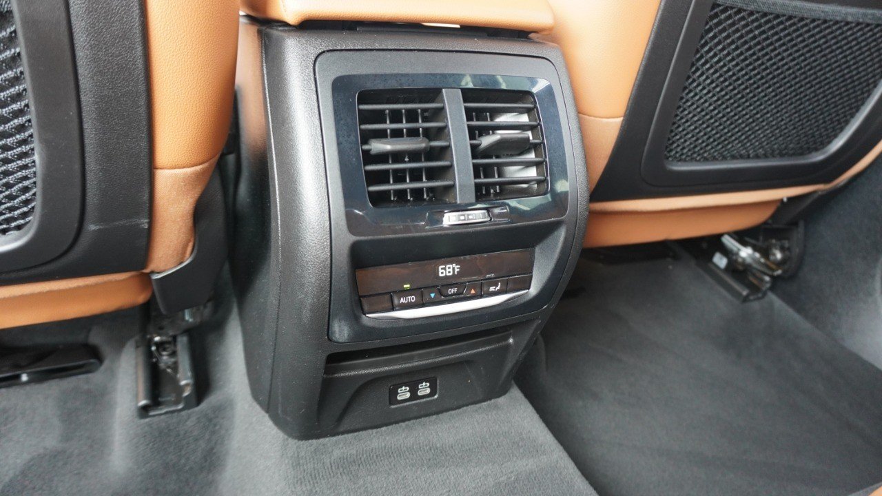 Used 2022 Gray BMW sDrive30i image 32