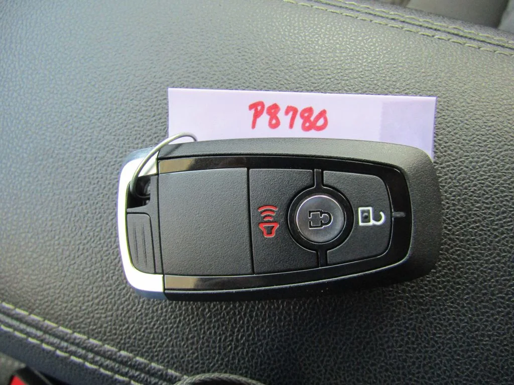 Used 2021 White Ford SE image 28