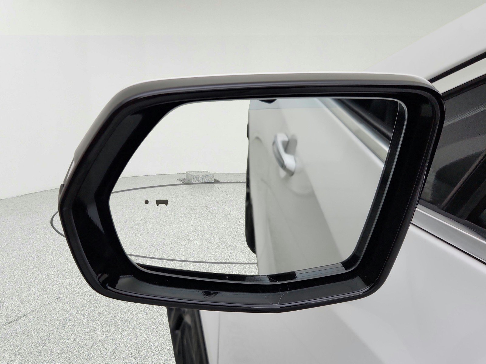 Used 2021 Crystal White Tricoat Cadillac FWD Premium Luxury image 22