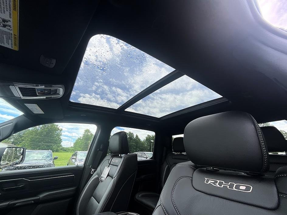 New 2026 Diamond Black Crystal Pearl-Coat Exterior Paint RAM RHO image 17