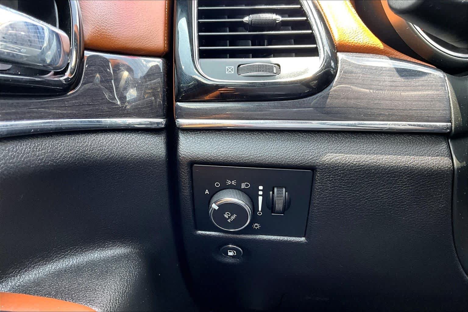 Used 2020 Bright White Clearcoat Jeep Overland image 36