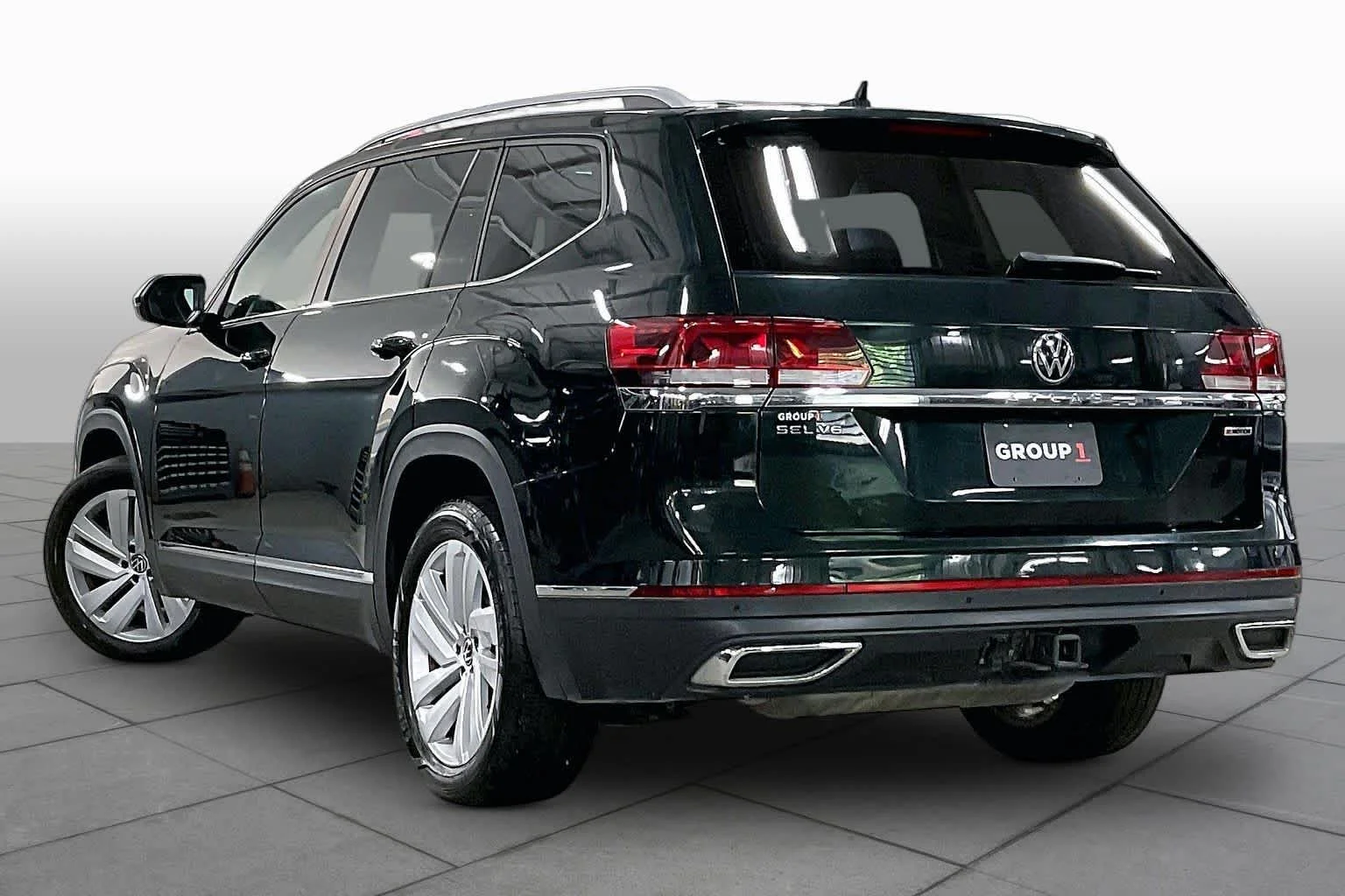Used 2021 Racing Green Metallic Volkswagen 3.6L V6 SEL image 12
