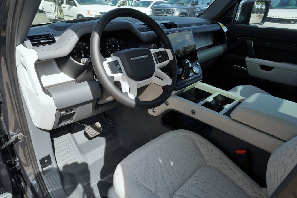 New 2026 Carpathian Grey Land Rover X-Dynamic SE image 12
