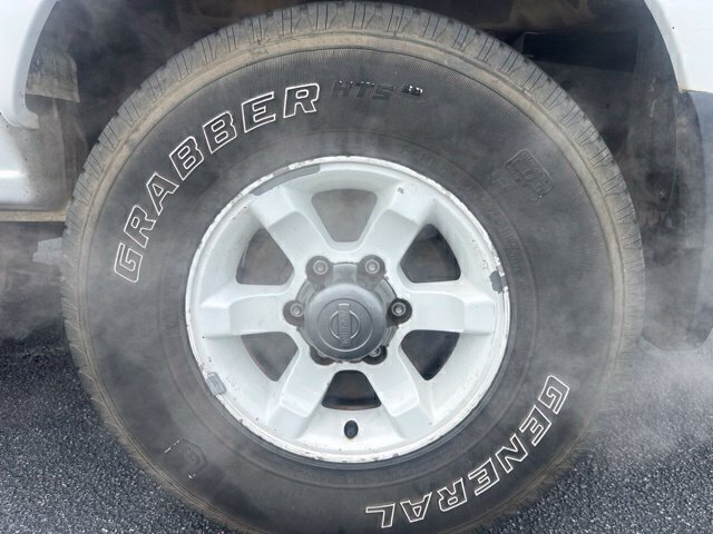 Used 2004 White Nissan XE image 10