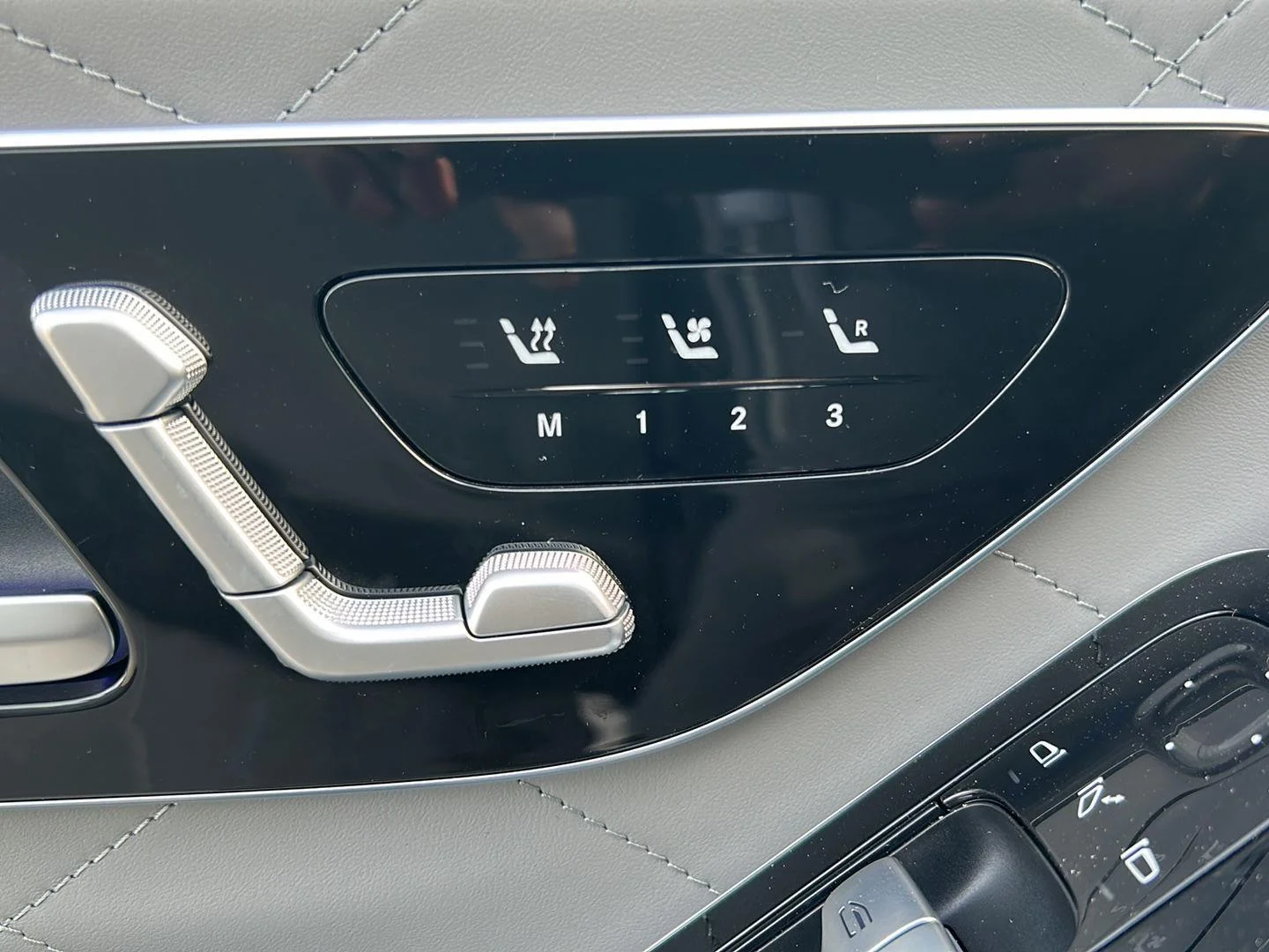 New 2026 Selenite Grey Metallic Mercedes-Benz S 580 image 22