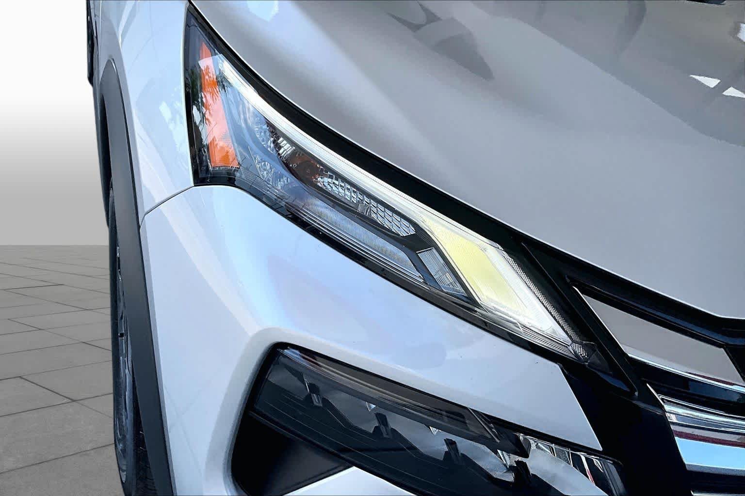 Used 2025 Brilliant Silver Metallic Nissan SV image 28
