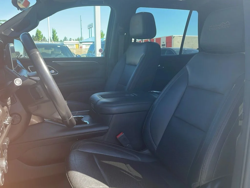 Used 2021 Iridescent Pearl Tricoat Chevrolet High Country image 13