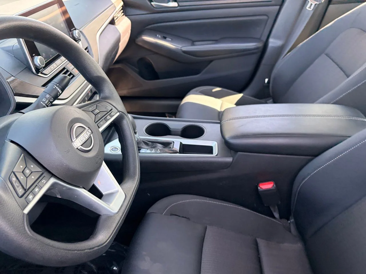 Used 2025 Glacier White Nissan 2.5 SV image 18