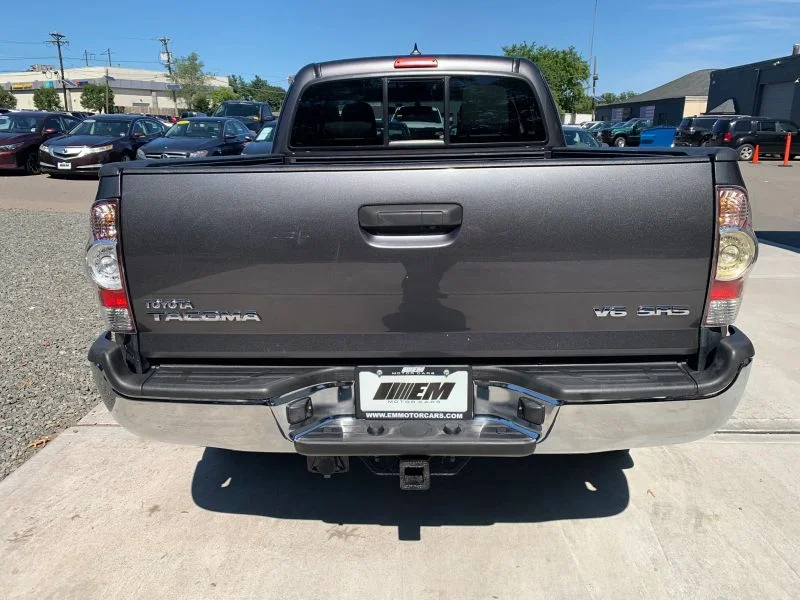 Used 2015 Gray Toyota Pickup 4D 6 ft image 39
