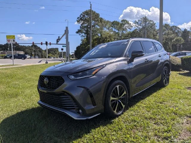 Used 2021 Magnetic Gray M Toyota XSE image 7