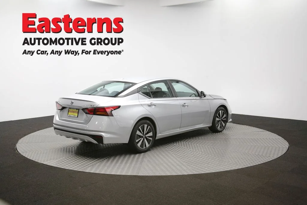 Used 2022 Silver Nissan 2.5 SV image 36