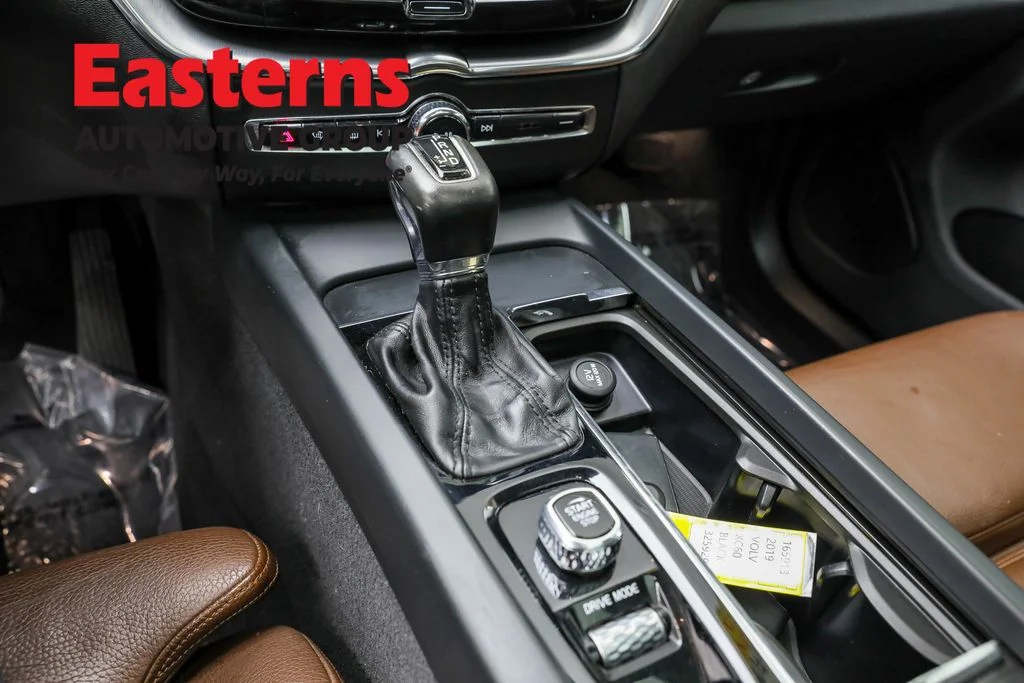 Used 2019 Black Volvo T5 Momentum image 13