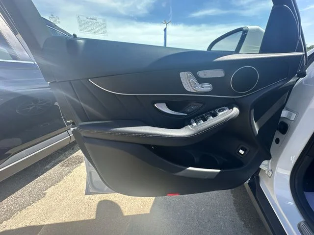 Used 2022  Mercedes-Benz GLC 300 image 24