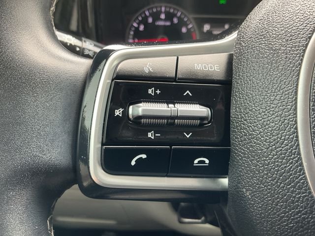 Used 2021 White Kia S image 18