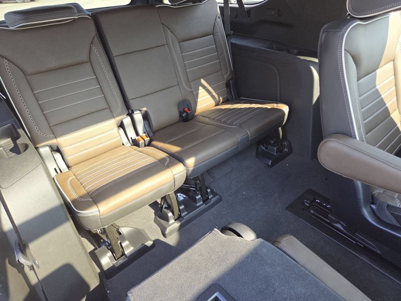Used 2025 Downpour Metallic GMC Denali Ultimate image 29