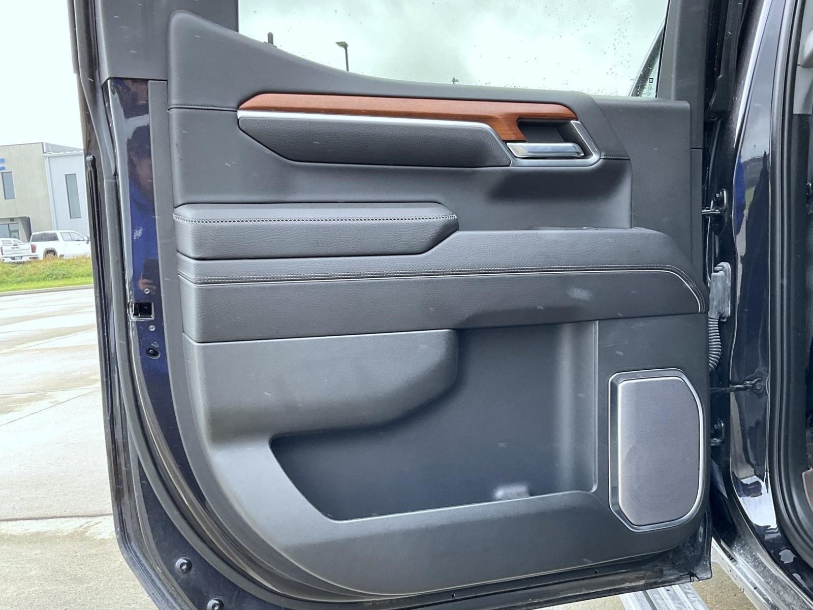 Used 2022 Silver GMC Denali image 21