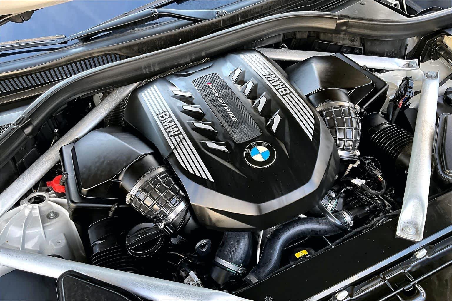 Used 2020 Mineral White Metallic BMW M50i image 33