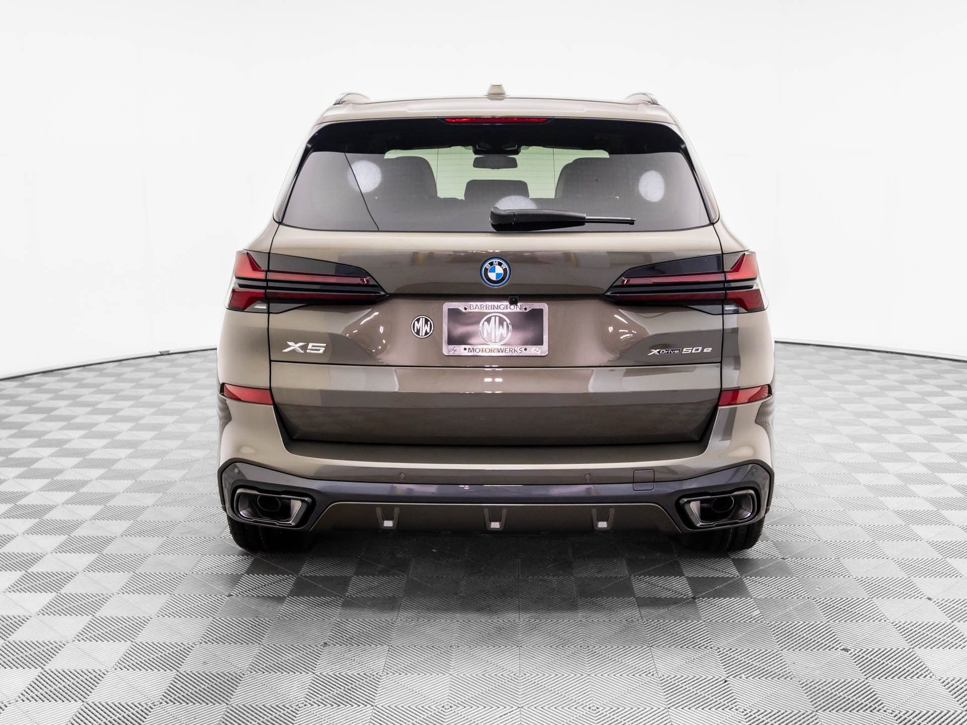 New 2026 Manhattan Green Metallic BMW xDrive50e image 5