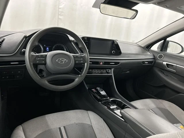 Used 2021 Gray Hyundai SE image 18