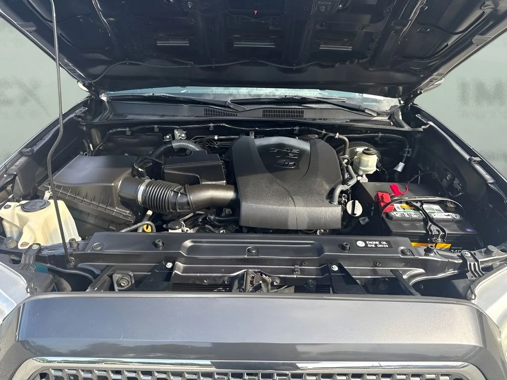 Used 2016  Toyota SR5 image 18