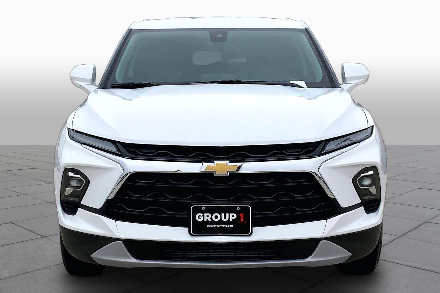 Used 2025 Summit White Chevrolet LT image 4
