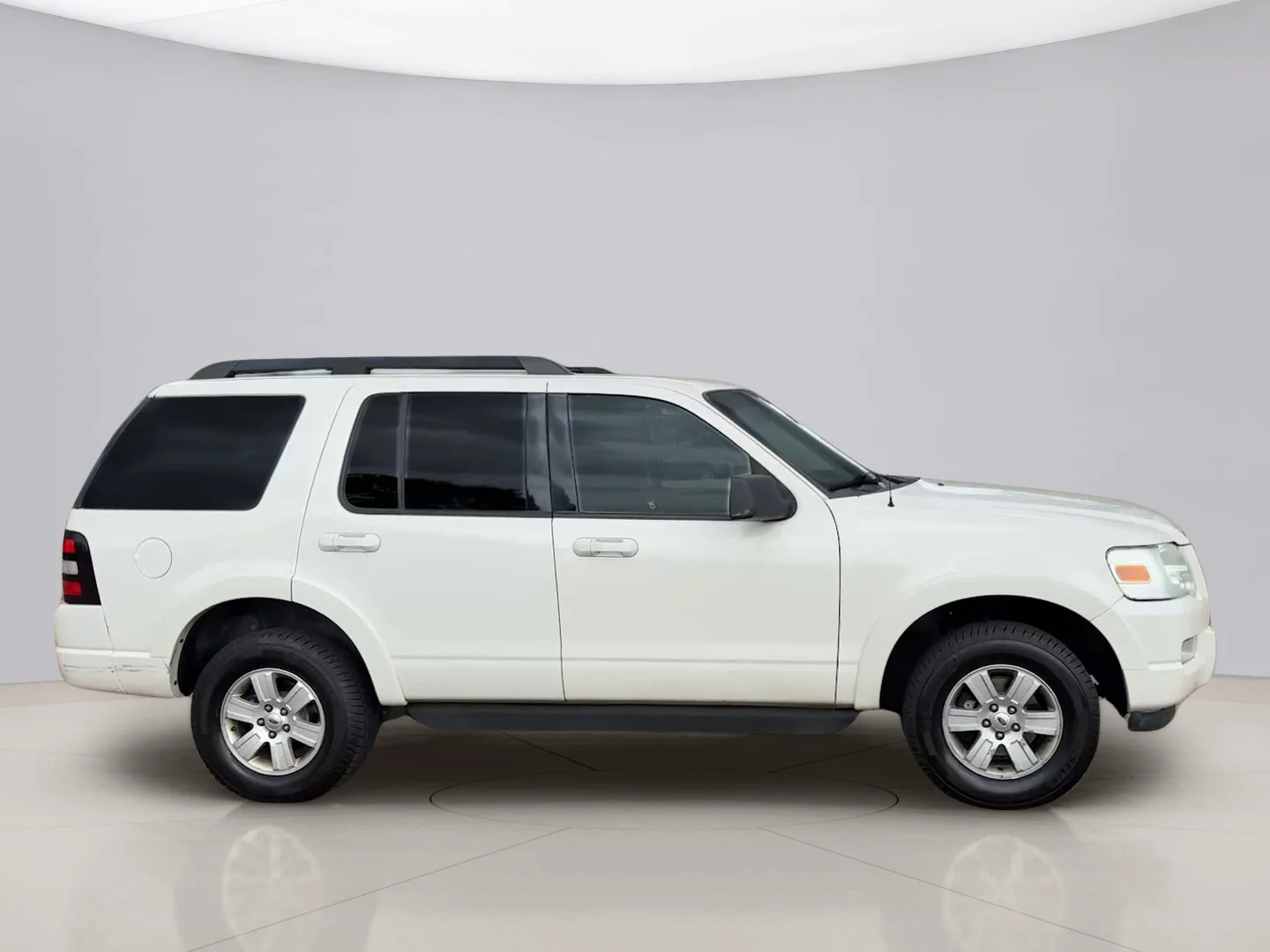 Used 2010 White Ford XLT image 6
